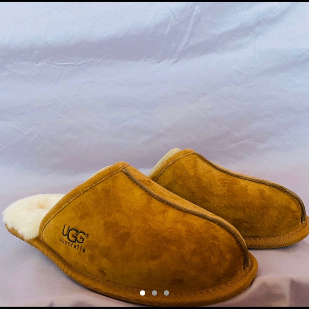 ugg slippers🤎